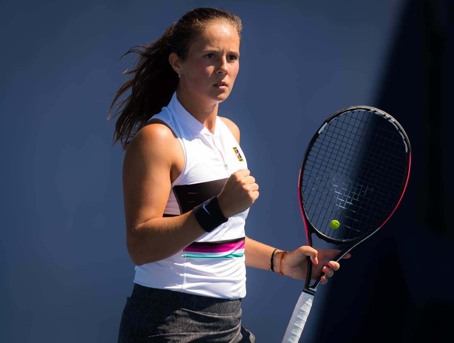 火箭新秀狂砍25+5，字母哥首秀15分钟爆砍25+10