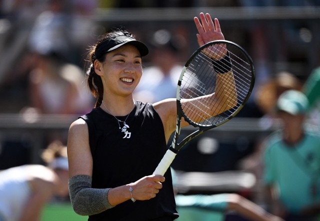 仅突显了他 仅突显了他